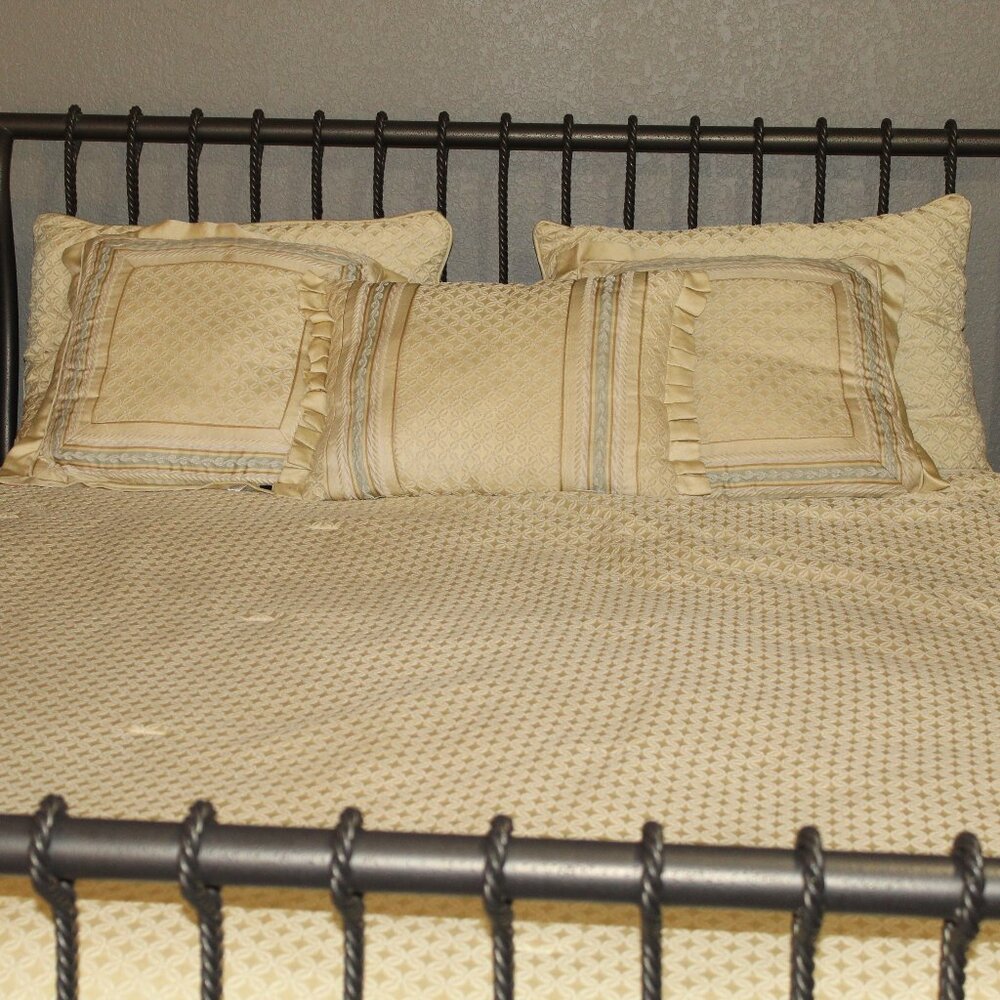 J Queen New York Queen Size Cream Mint Green Jacquard Bedspread & Pillows